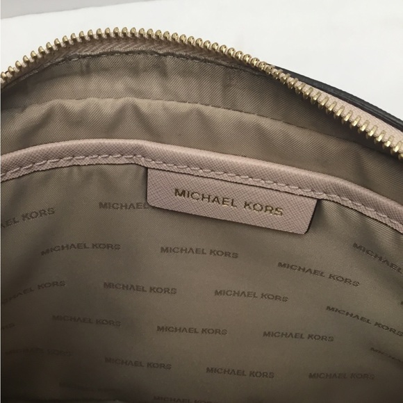 Michael Kors Pink Crossbody Bag with Gold Chain - Picture 9 of 16